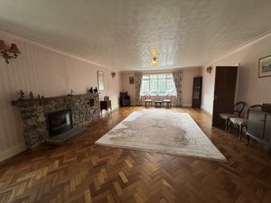 Lounge- click for photo gallery